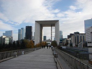 Grande_Arche_Passerele_Nanterre[1]