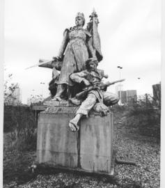 Photos de la statue "La Defense de Paris" d'ou le quartier d'affaires tire son nom.